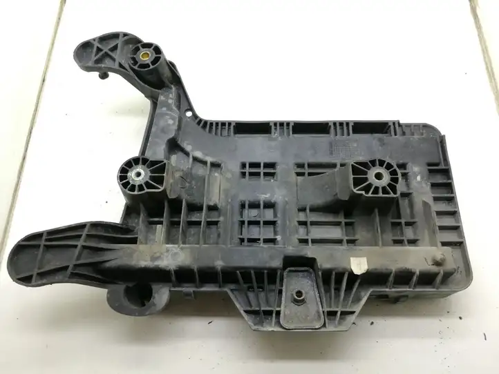 Volkswagen Touran I (2003 - 2010) 1K0915333B Ящик аккумулятора — фото 1