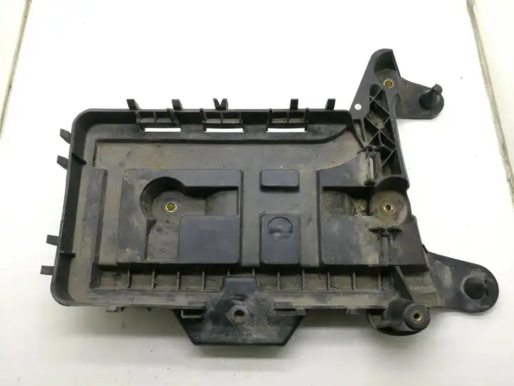Volkswagen Caddy (2004 - 2010) 1K0915333 Ящик аккумулятора — фото 1