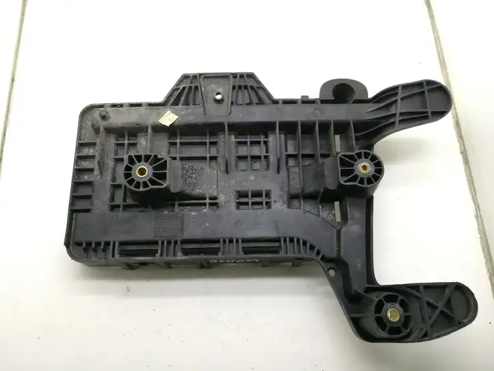 Volkswagen Caddy (2004 - 2010) 1K0915333 Ящик аккумулятора — фото 2