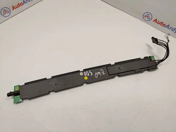 BMW 5 E60 E61 (2004 - 2010) 65206931718 Усилитель антенны — фото 1