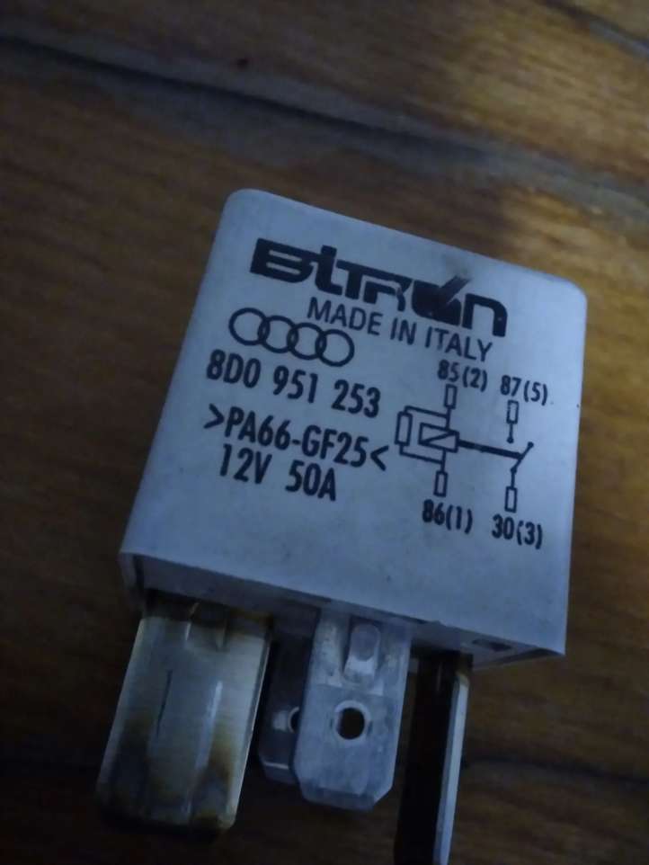 Volkswagen PASSAT B5.5 (2001 - 2005)  8D0951253 Другое реле