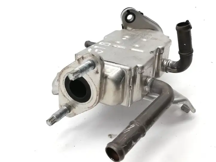 Toyota Yaris (2014 - 2019) 2205000020 Охладитель клапана EGR — фото 3