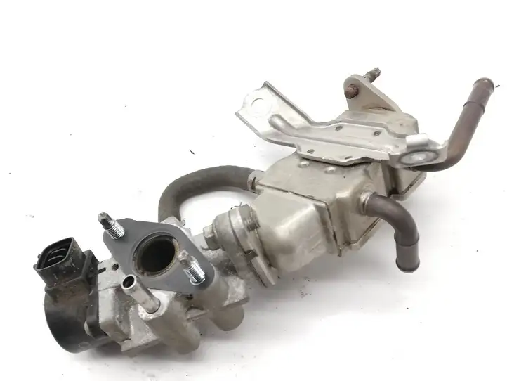 Toyota Yaris (2014 - 2019) 2205000020 Охладитель клапана EGR — фото 1