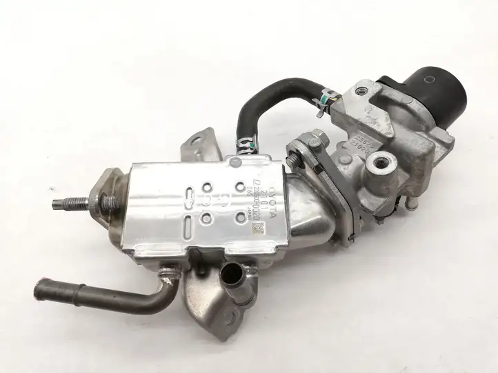 Toyota Yaris (2014 - 2019) 2205000020 Охладитель клапана EGR — фото 1