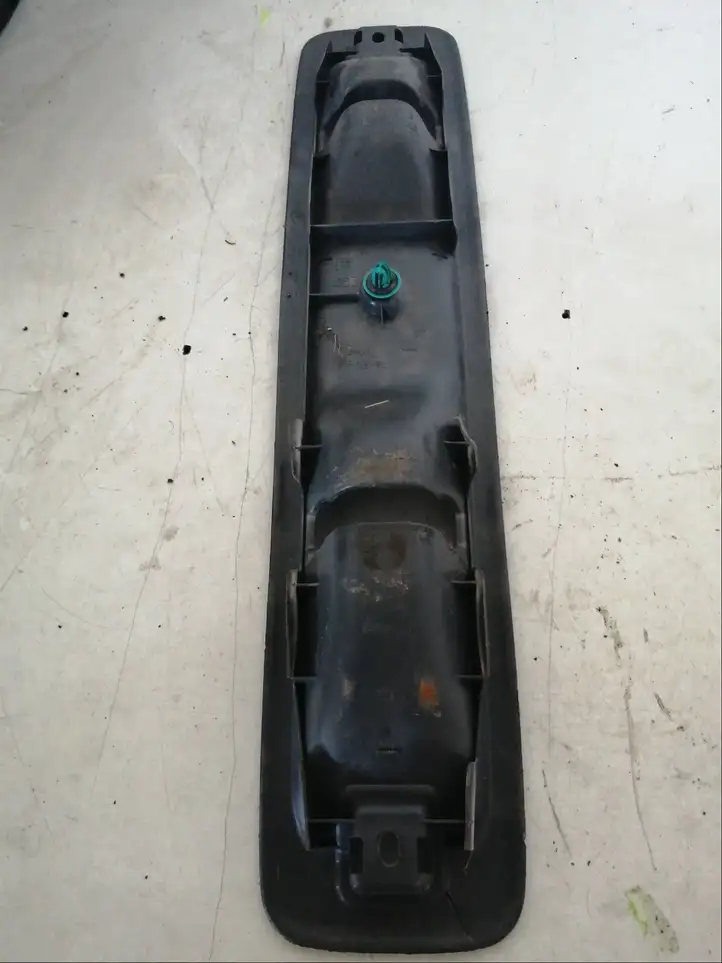 Toyota Land Cruiser (J120) (2002 - 2009) 6151460030 Прочие детали салона — фото 3