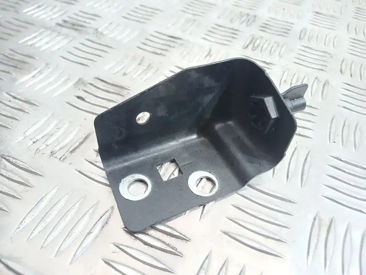 Opel Insignia A (2008 - 2017)   Другая деталь отсека двигателя