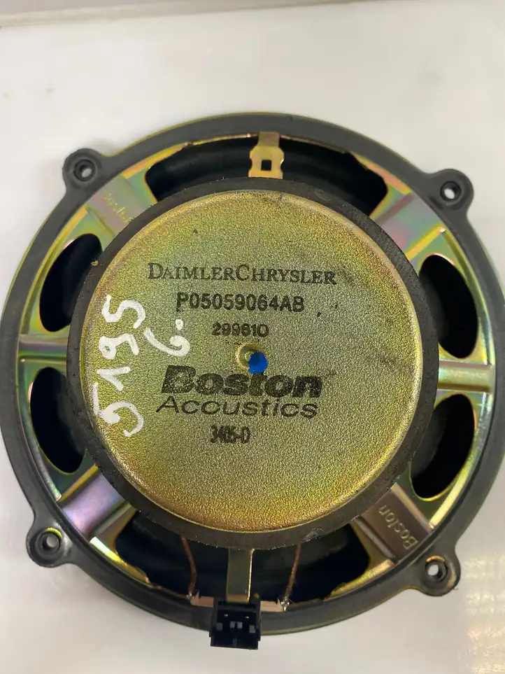 Chrysler 300C (2005 - 2011)  P05059064AB Громкоговоритель (громкоговорители) в заднем подоконнике