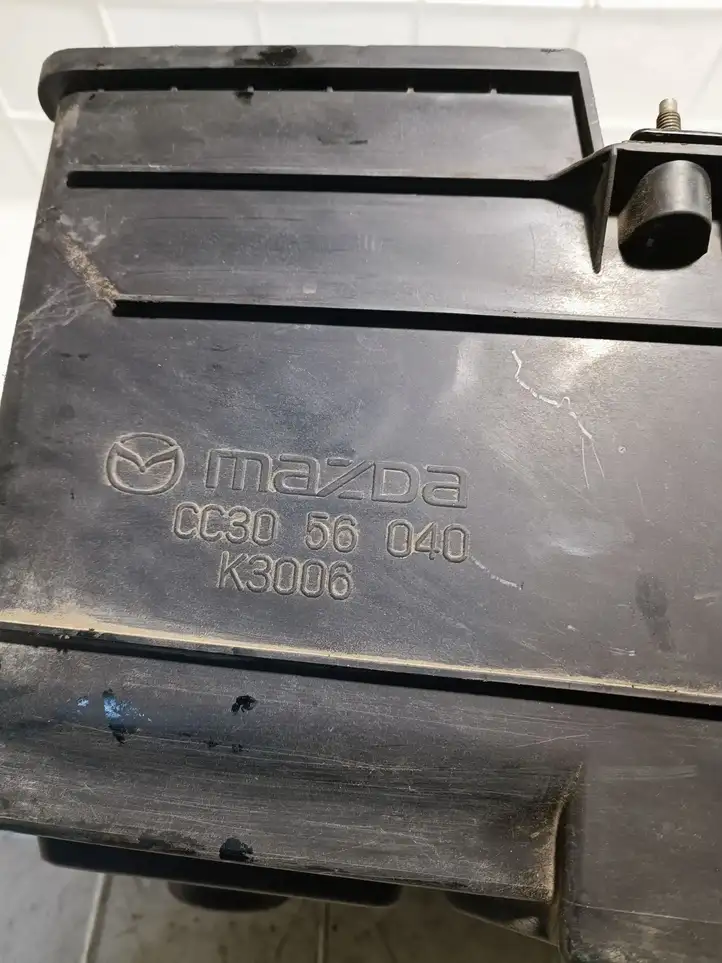 Mazda 5 (2005 - 2010) CC3056040 Ящик аккумулятора — фото 5