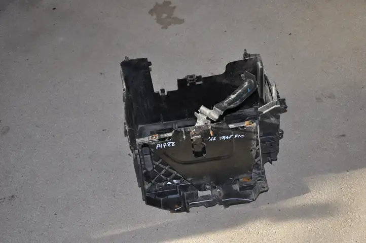 Renault Trafic III (X82) (2014 - ) T06009A180 Ящик аккумулятора — фото 1