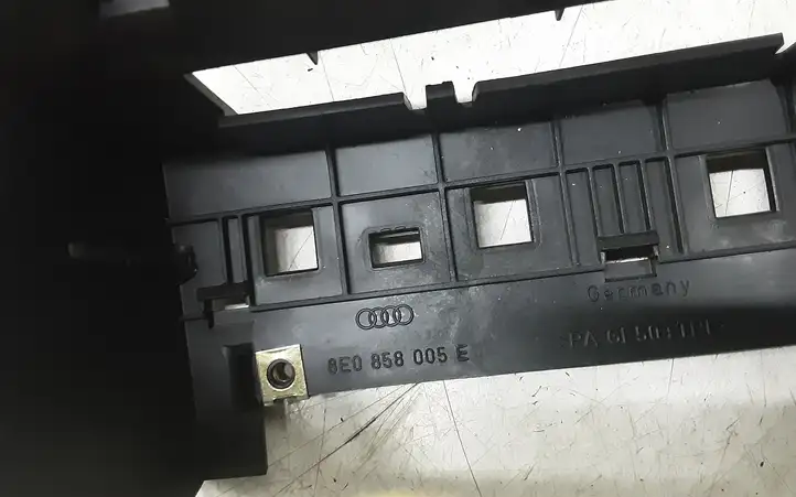 Audi A4 S4 B6 8E 8H (2000 - 2006) 8E0858005E Прочие детали салона — фото 3