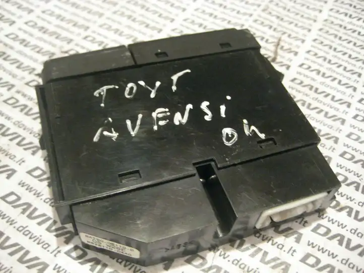 Toyota Avensis T250 (2006 - 2009) 84790-05110-D Кнопка обогрева стекла — фото 2