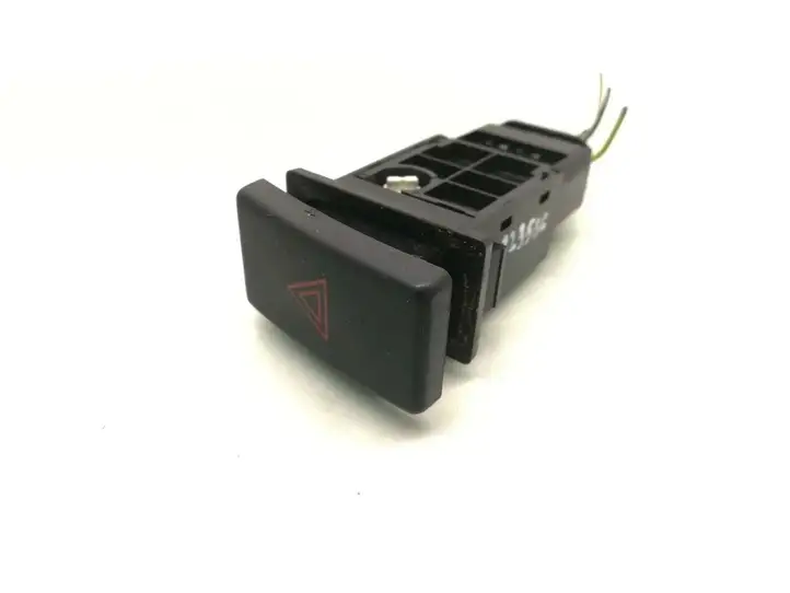 Toyota Avensis Verso (2004 - 2009) 157963 Включатель аварийных фонарей — фото 2