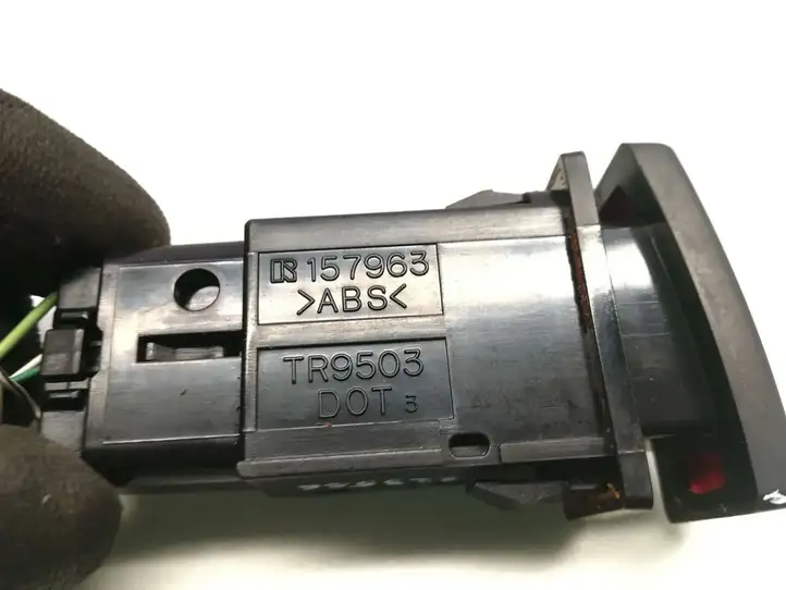 Toyota Avensis Verso (2004 - 2009) 157963 Включатель аварийных фонарей — фото 5