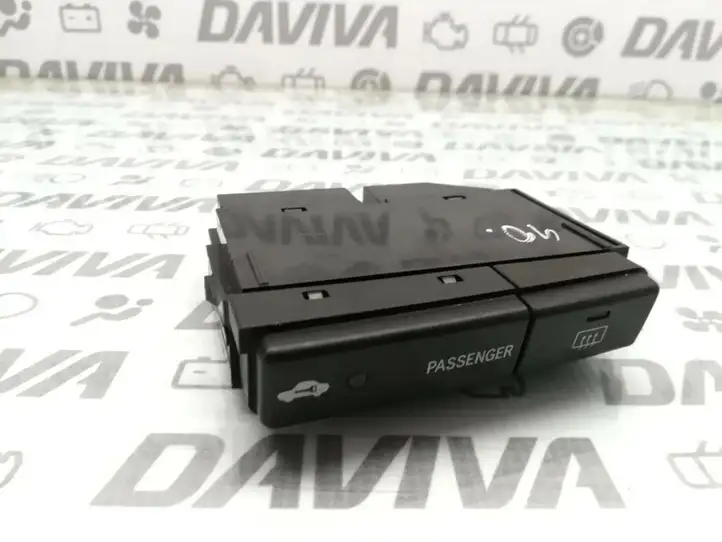 Toyota Avensis T250 (2003 - 2006) 8479005110 Кнопка обогрева стекла — фото 1