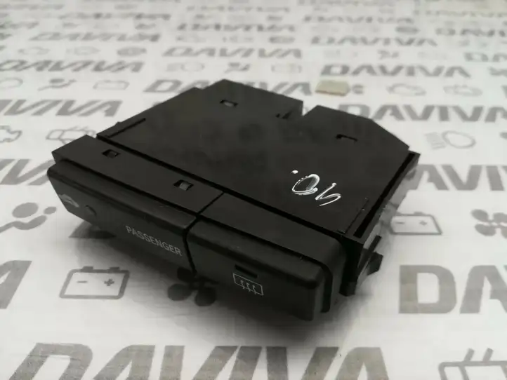 Toyota Avensis T250 (2003 - 2006) 8479005110 Кнопка обогрева стекла — фото 2