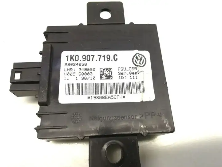 Audi A3/S3 8P (2008 - 2013) 1K0907719C Блок управления сигнализацией — фото 5