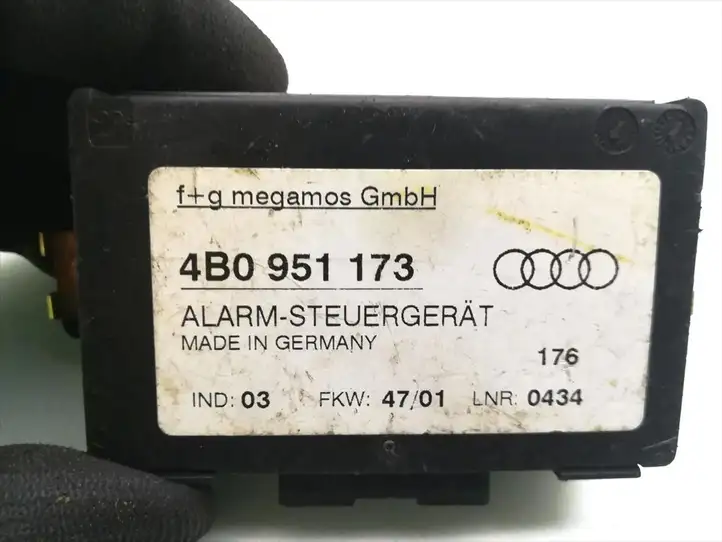 Audi A4 S4 B5 8D (1999 - 2001) 4B0951173 Блок управления сигнализацией — фото 5