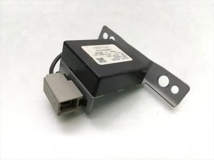 Nissan X-Trail T31 (2007 - 2014) 25975-8H300 Усилитель антенны — фото 2