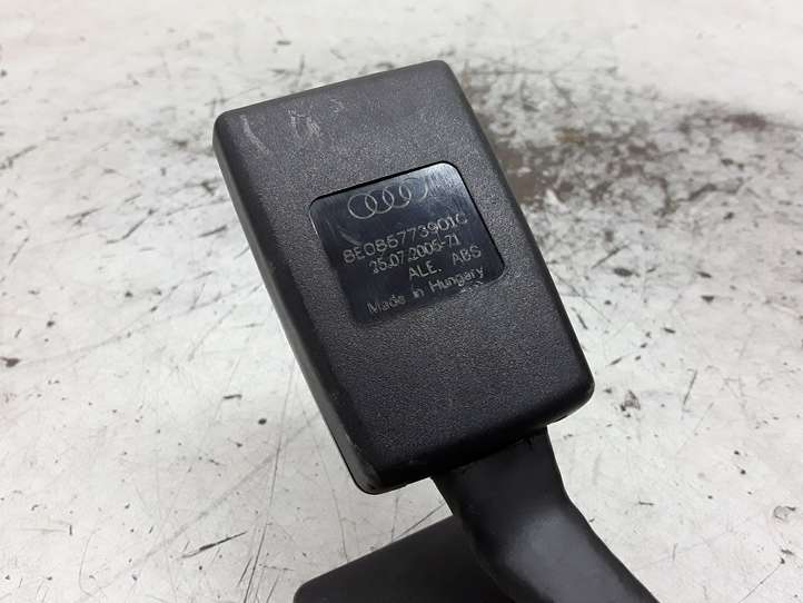 Audi A4 (2004 - 2009)  8E085773901C Задний средний замок ремня