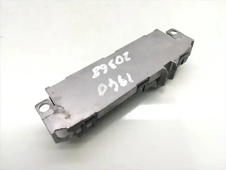 Audi A4 S4 B8 8K (2011 - 2015) 8K5035225AA Усилитель антенны — фото 3
