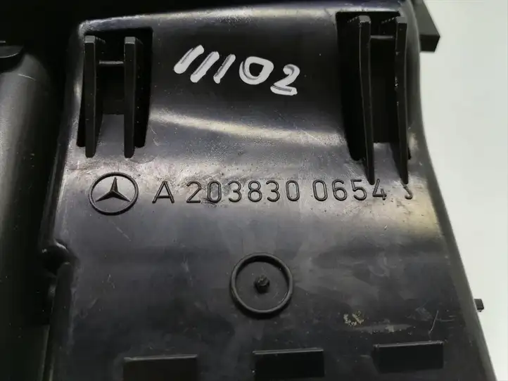 Mercedes-Benz C W203 (2000 - 2007) A2038300654 Боковой воздушный дефлектор — фото 5