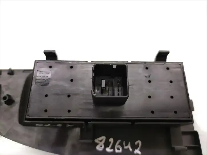 Seat Leon (1P) (2005 - 2012) 1K4959857A Кнопка стеклоподъемников — фото 3