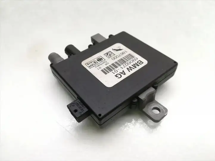 BMW 3 E46 (1998 - 2005) 6906071 Усилитель антенны — фото 4