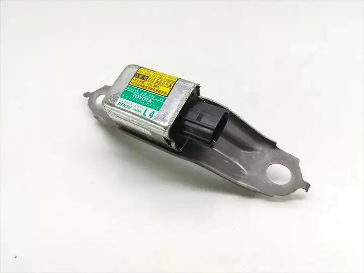 Toyota Prius (XW20) (2003 - 2009) 89834-47020 Датчик удара SRS — фото 1
