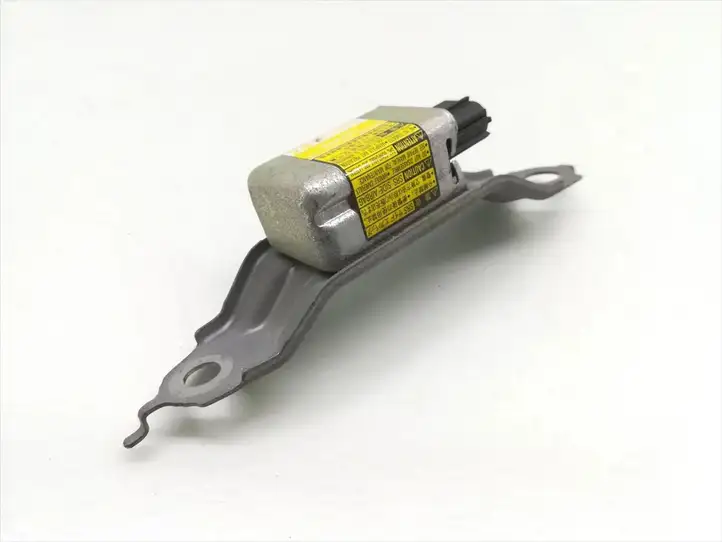 Toyota Prius (XW20) (2003 - 2009) 89833-47030 Датчик удара SRS — фото 4