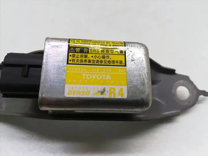 Toyota Prius (XW20) (2003 - 2009) 89833-47030 Датчик удара SRS — фото 5