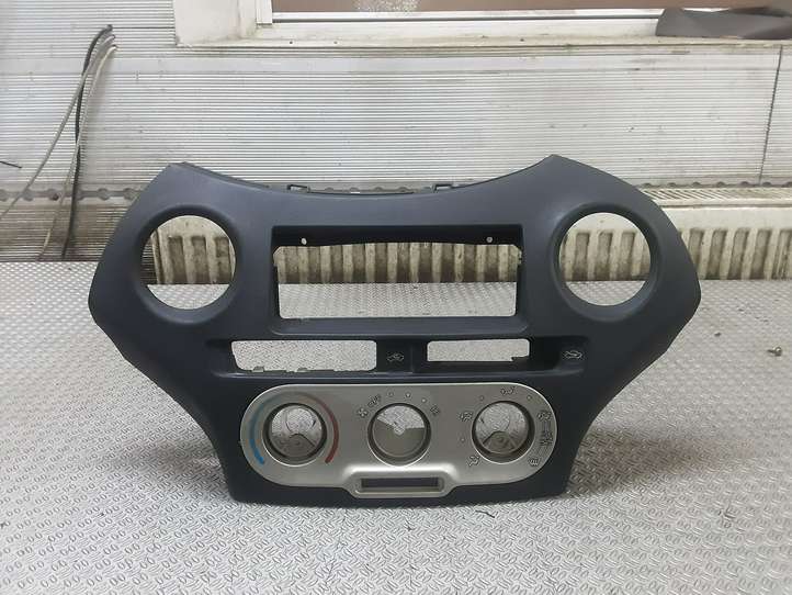 Toyota Yaris Verso (1999 - 2005)  7591970010 Отделочный щит панели (центральный)