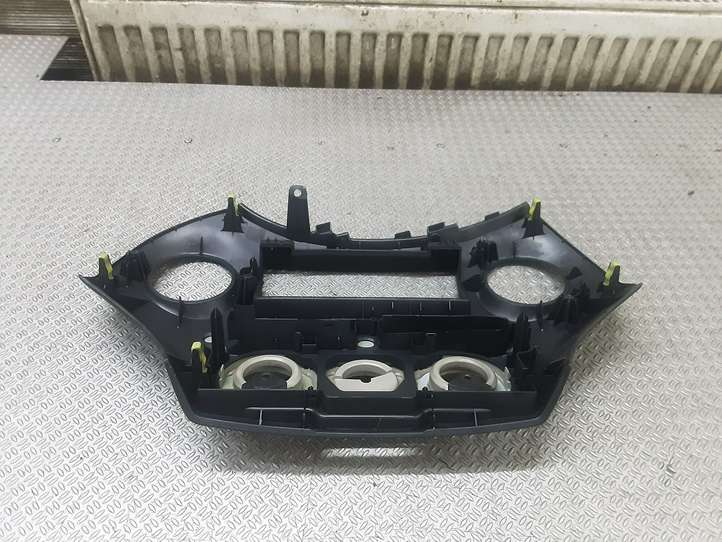 Toyota Yaris Verso (1999 - 2005)  7591970010 Отделочный щит панели (центральный)