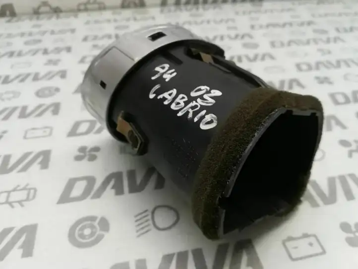 Audi A4 S4 B6 8E 8H (2000 - 2006) 8H0820901D Боковой воздушный дефлектор — фото 2
