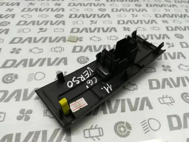 Toyota Corolla E120 E130 (2004 - 2007) 742320F030 Кнопка стеклоподъемников — фото 3