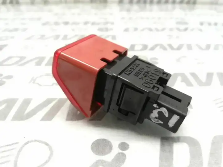 Nissan Micra (2003 - 2007) 06019 Включатель аварийных фонарей — фото 2