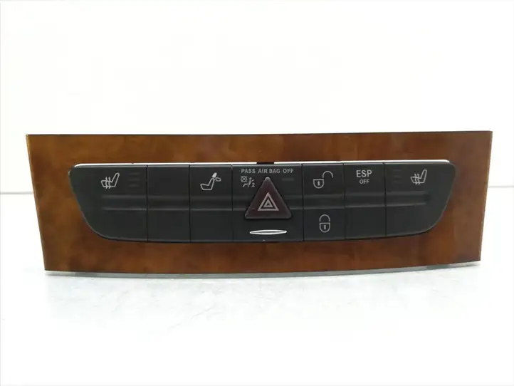 Mercedes-Benz E W211 (2002 - 2009) 2118218558 Включатель аварийных фонарей — фото 1