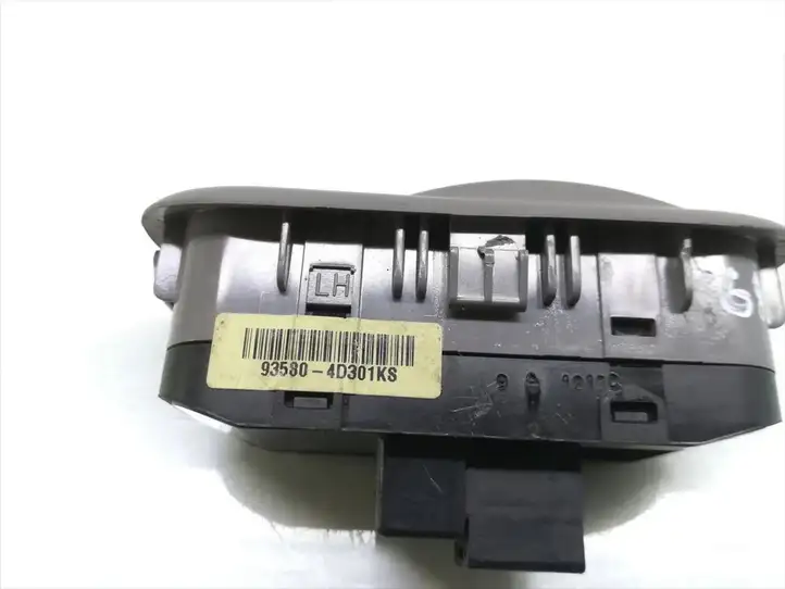 Kia Carnival (2006 - 2014) 93580-4D301 Кнопка стеклоподъемников — фото 5