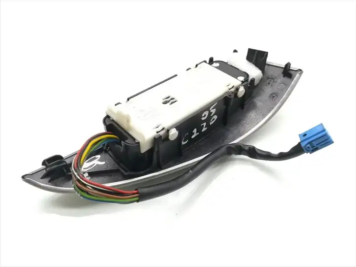 Volvo V50 (2004 - 2008) A2037272028 Блок кнопок стеклоподъемников — фото 4