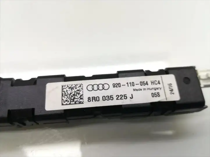 Audi Q5 SQ5 (2012 - 2017) 8R0035225J Усилитель антенны — фото 5
