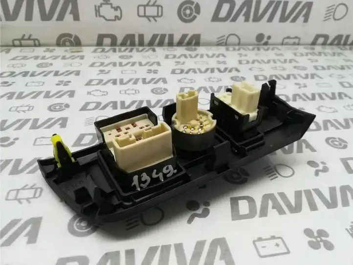 Toyota RAV 4 (XA20) (2000 - 2005) 5544642010 Включатель зеркал — фото 3