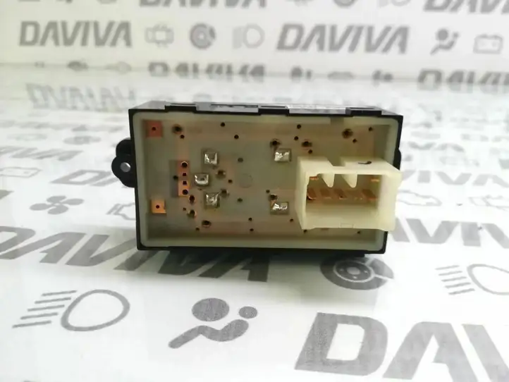 Kia Soul (2014 - 2016) 93580B2010 Кнопка стеклоподъемников — фото 3