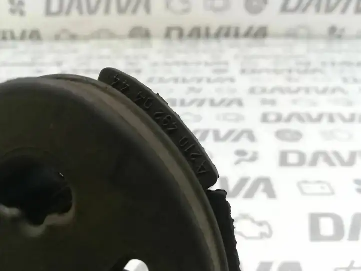 Mercedes-Benz (2004 - 2012) A2104920444 Кронштейн глушителя — фото 4