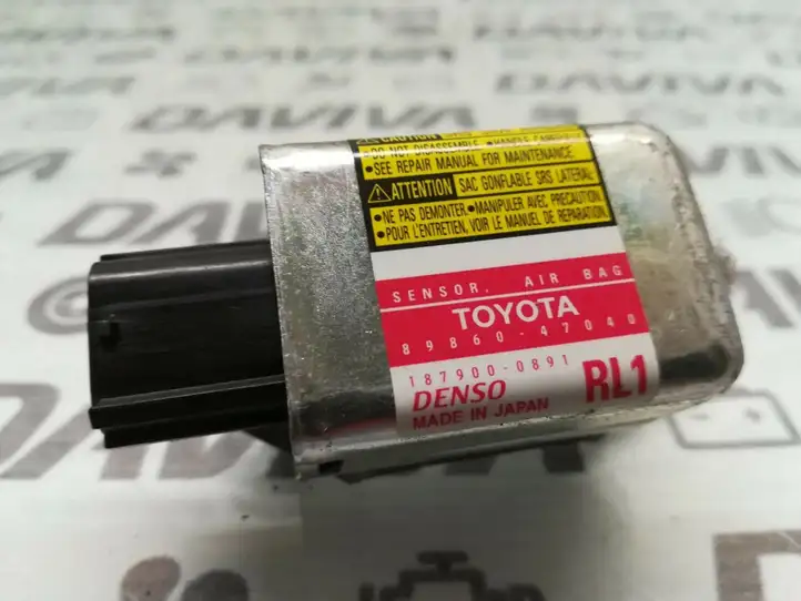 Toyota Prius (NHW20) (2003 - 2009) 89860-47040 Датчик удара SRS — фото 4