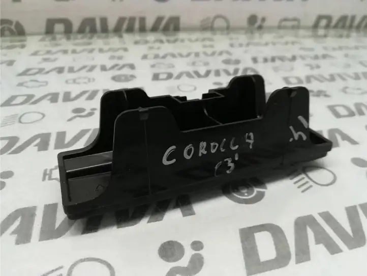 Toyota Corolla E120 E130 (2000 - 2004) 5553302050 Другие включатели / ручки/ переключатели — фото 3
