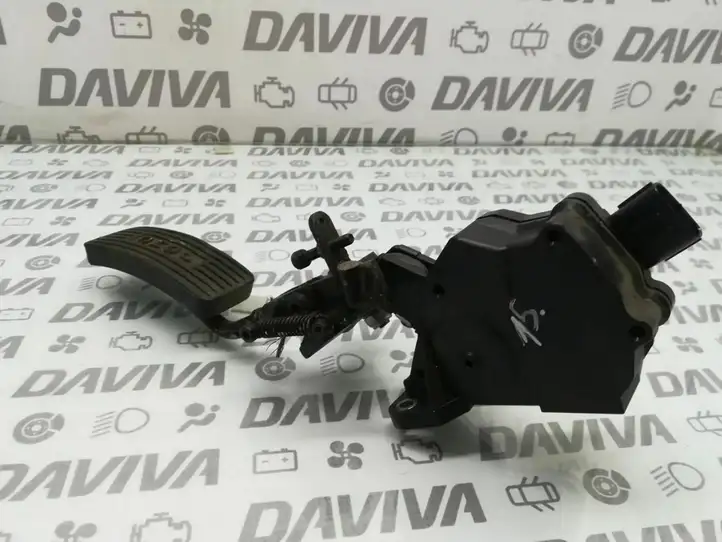 Toyota Auris 150 (2006 - 2012) 7811012030 Педаль акселератора — фото 2