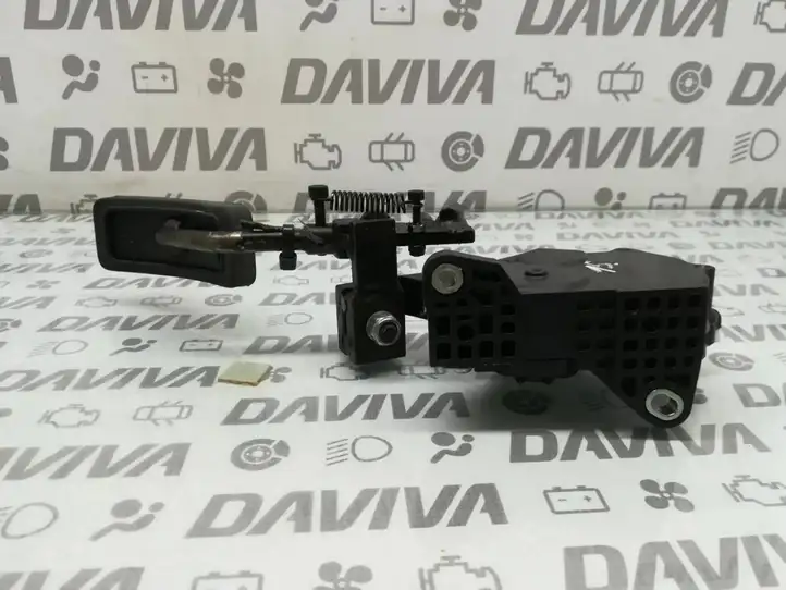 Toyota Auris 150 (2006 - 2012) 7811012030 Педаль акселератора — фото 3