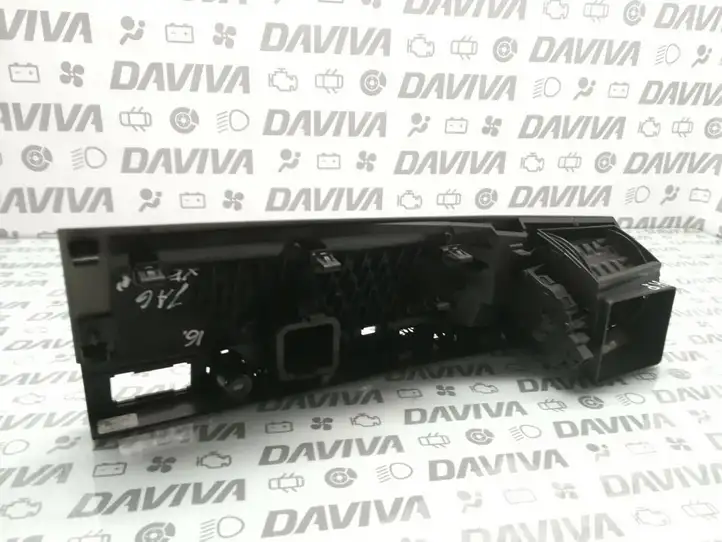 Jaguar XF (2007 - 2015) 8X23-043C26-EB Боковой воздушный дефлектор — фото 3