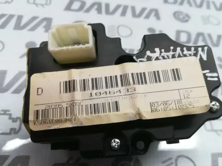 Nissan Navara D40 (2004 - 2015) 283955X00C Контроллер мультимедийной системы — фото 4