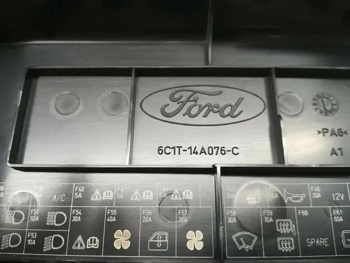 Ford Transit (2000 - 2006) 6C1T14A076C Крышка ящика предохранителей — фото 4