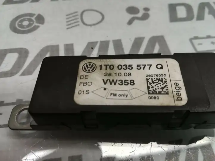 Volkswagen Cross Touran I (2006 - 2010) 1T0035577Q Усилитель антенны — фото 4